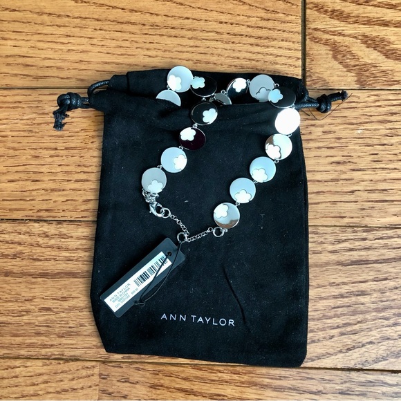 Ann Taylor Shiny Silver-Toned Circle Disc Floral Cloud Pattern Necklace NWT - Picture 2 of 4